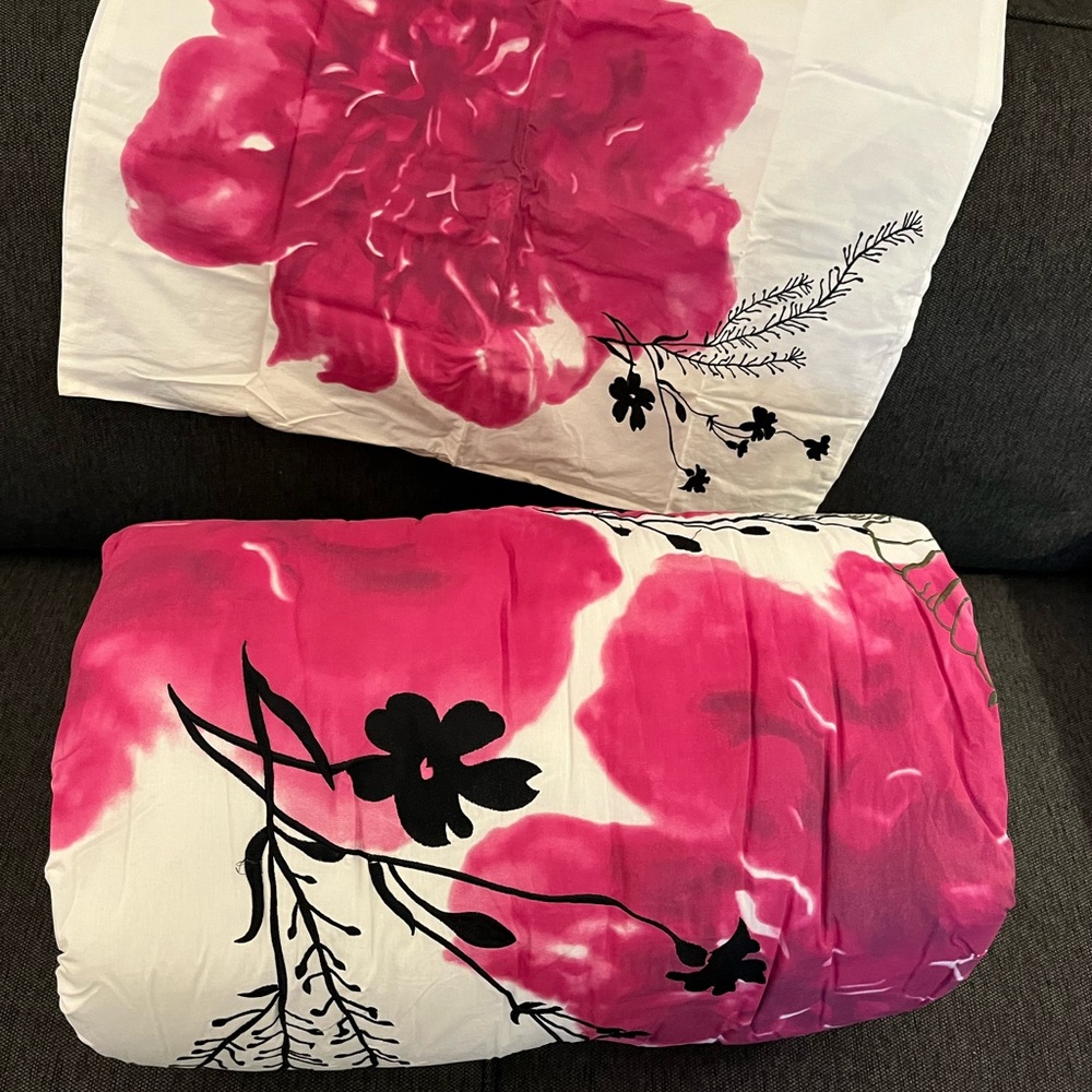 Twin Floral Pink and White Bedding Set
